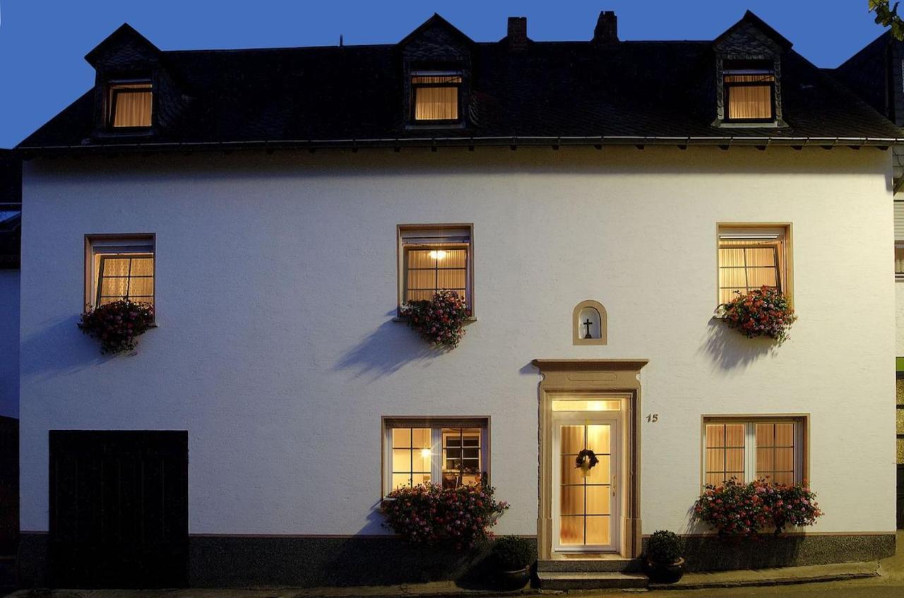 Weingut & Gaestehaus Edwin Hoffmann Trittenheim Bagian luar foto